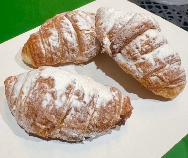 Croissant relleno de chocolate